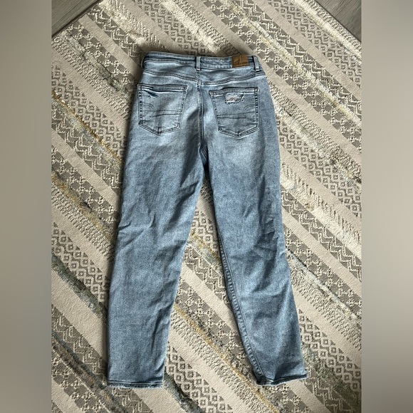 American Eagle Outfitters Denim - Size 6 American Eagle “Mom Jean”. Great condition.